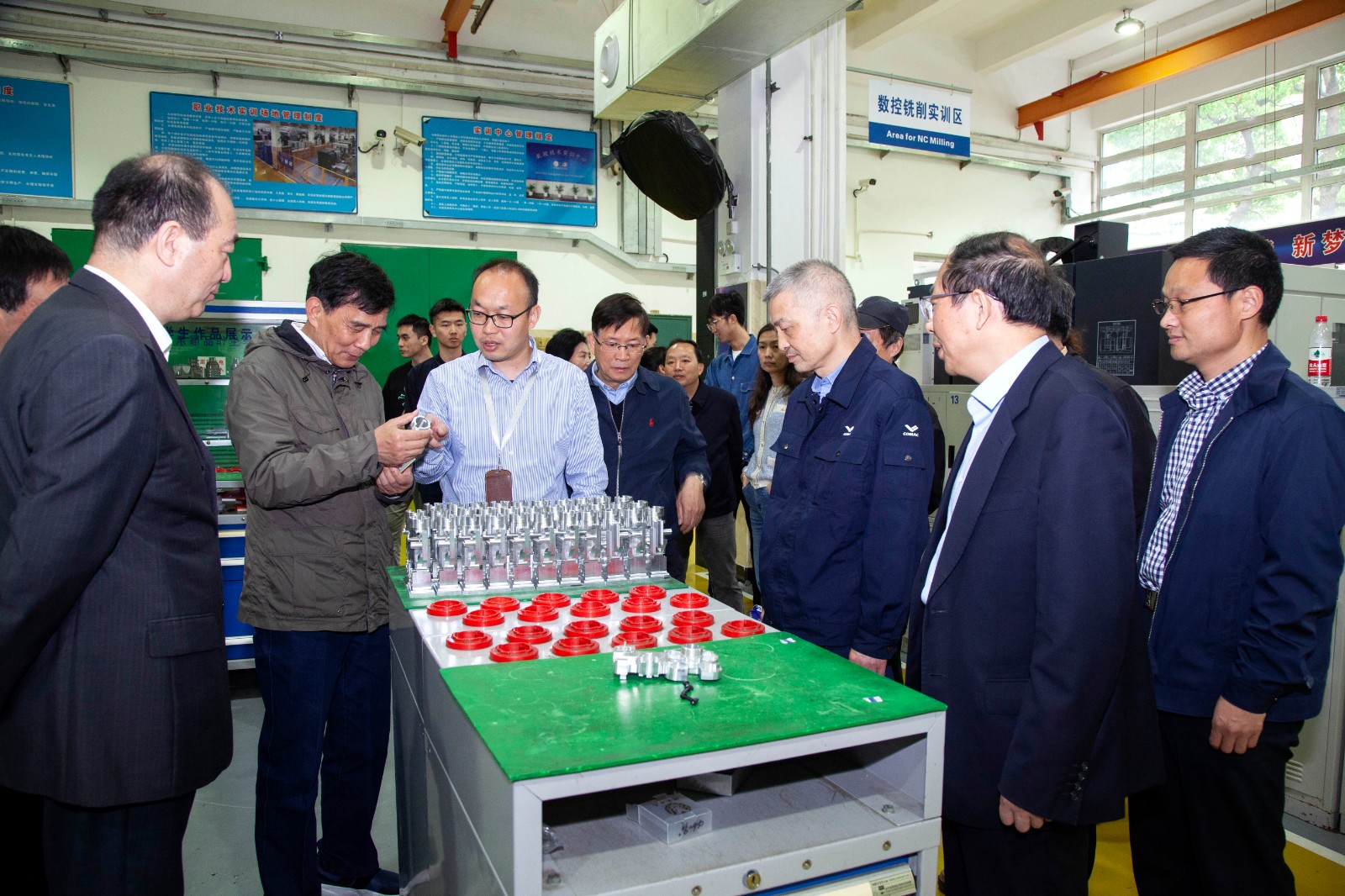胡双钱参观太阳成tycgb(2).jpg 胡双钱参观太阳成tycgb(2).jpg
