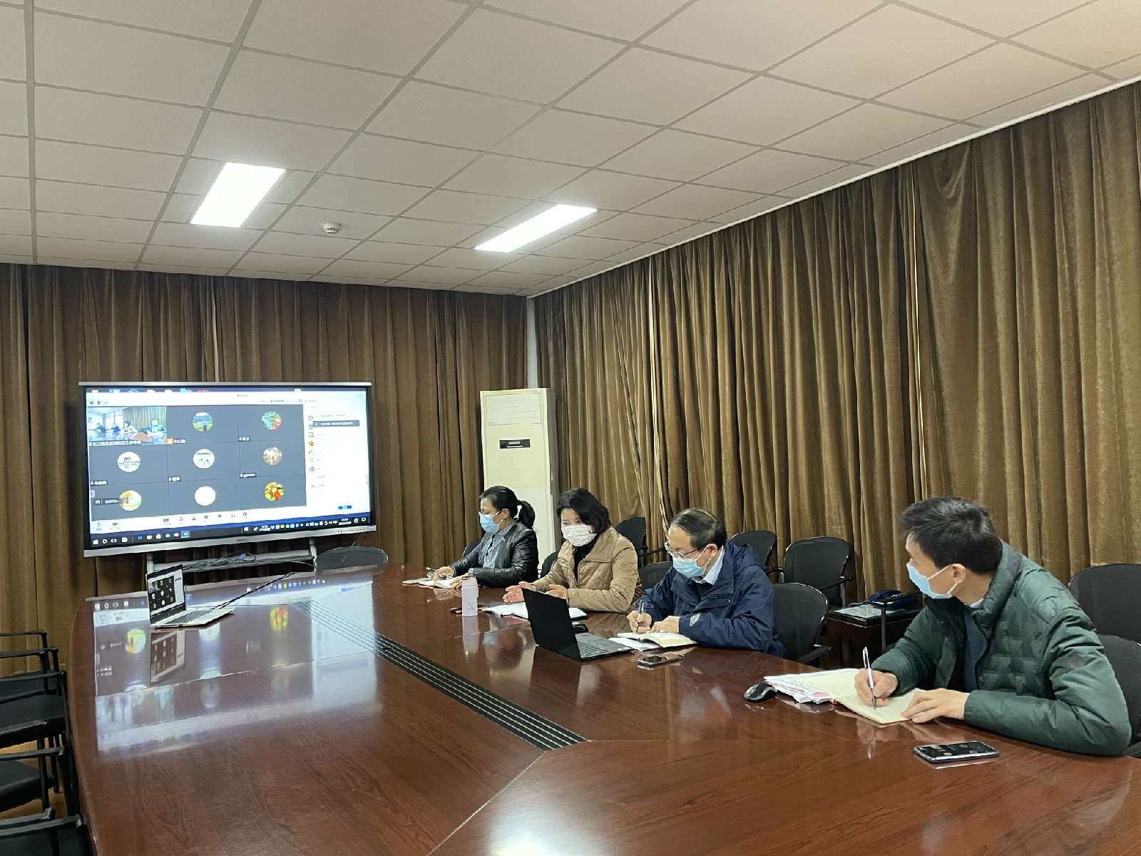 会议照片2.jpg 会议照片2.jpg