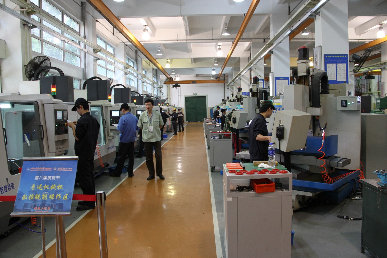 2014年数控铣削加工项目员工竞赛现场.JPG