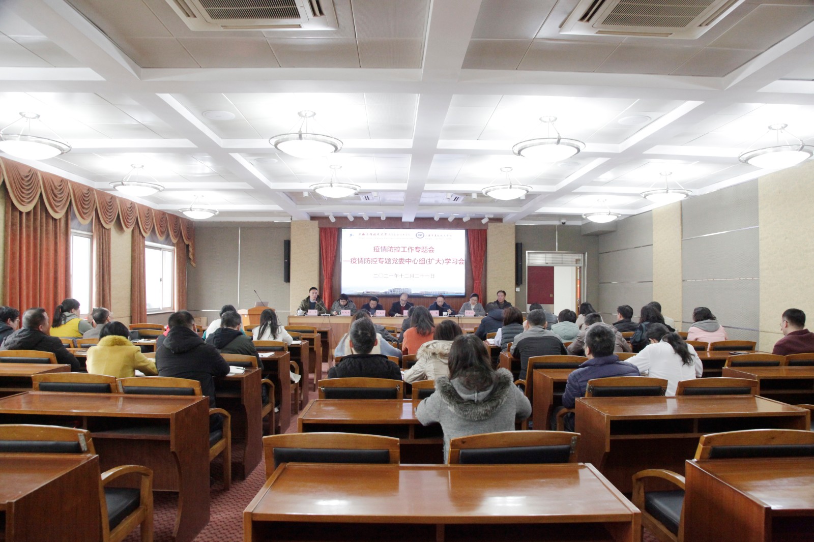 疫情防控中心组学习.jpg 疫情防控中心组学习.jpg