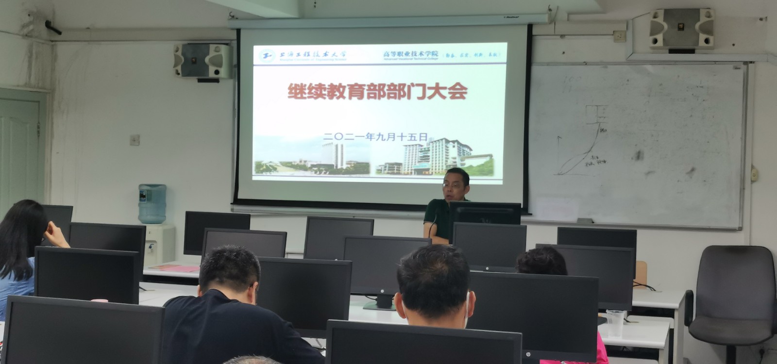 部门大会金.jpg 部门大会金.jpg