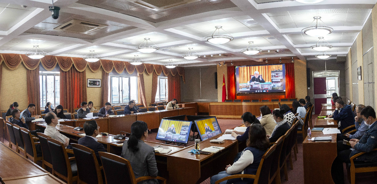 上海市高级技工公司组织收看学习党的十九届五中全会精神中央宣讲团报告会视频2020.11.17.jpg 上海市高级技工公司组织收看学习党的十九届五中全会精神中央宣讲团报告会视频2020.11.17.jpg