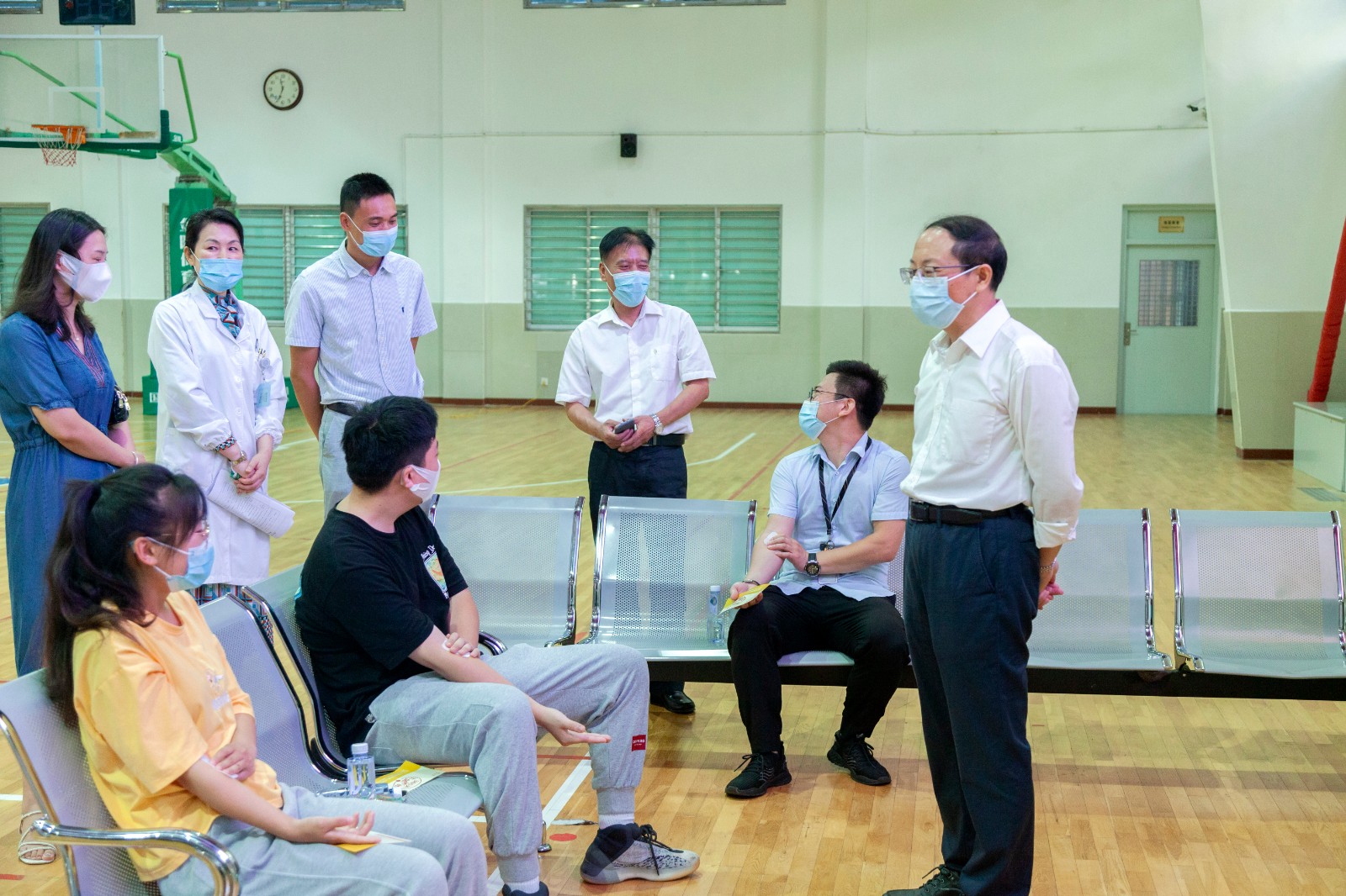 沈勤董事长关心献血工作(1).jpg 沈勤董事长关心献血工作(1).jpg