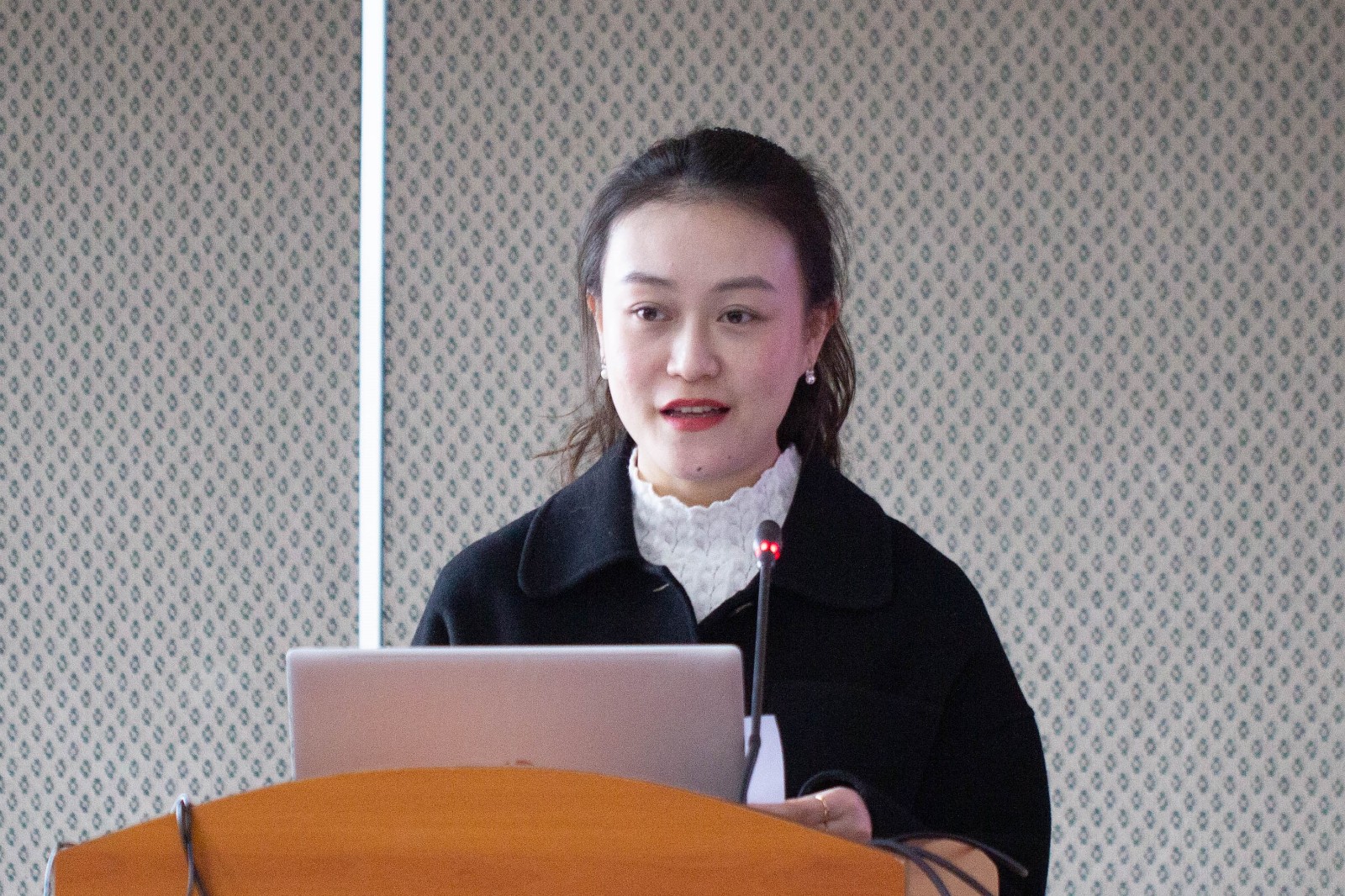 胡蕊婕讲话.jpg 胡蕊婕讲话.jpg